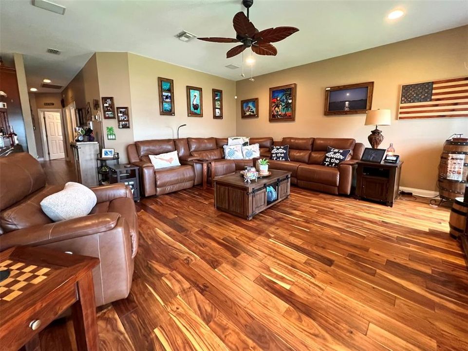 待售: $694,900 (4 贝兹, 3 浴室, 2947 平方英尺)