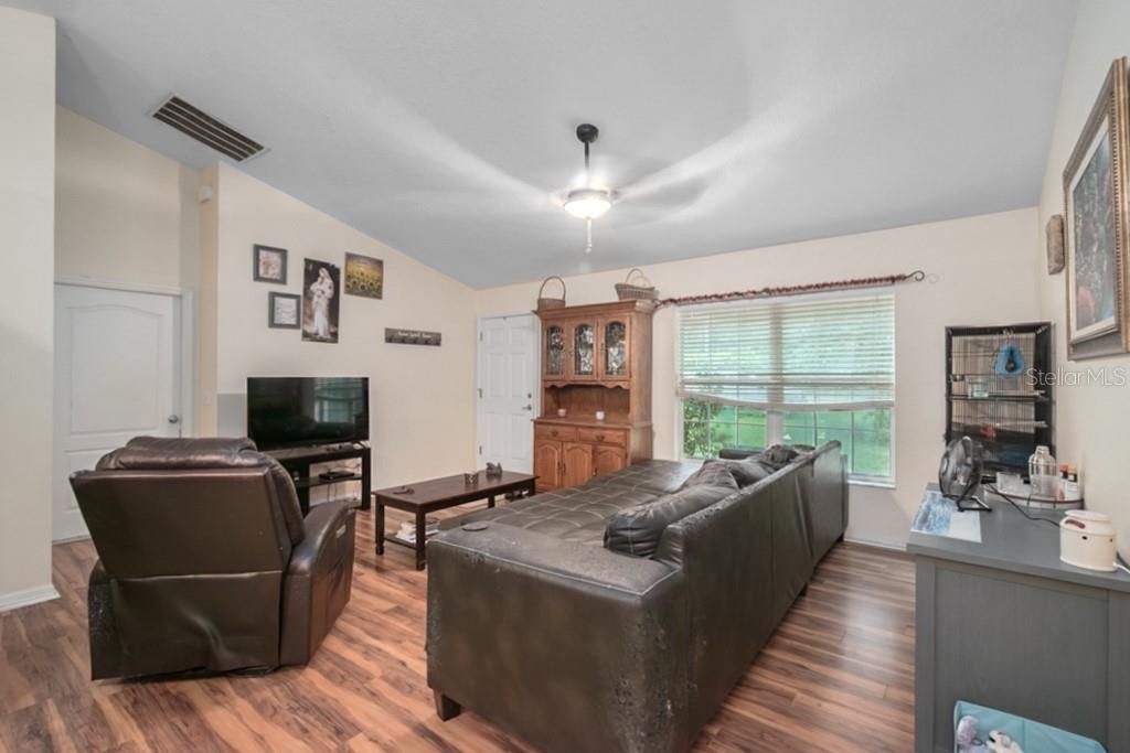 待售: $374,900 (3 贝兹, 2 浴室, 1246 平方英尺)