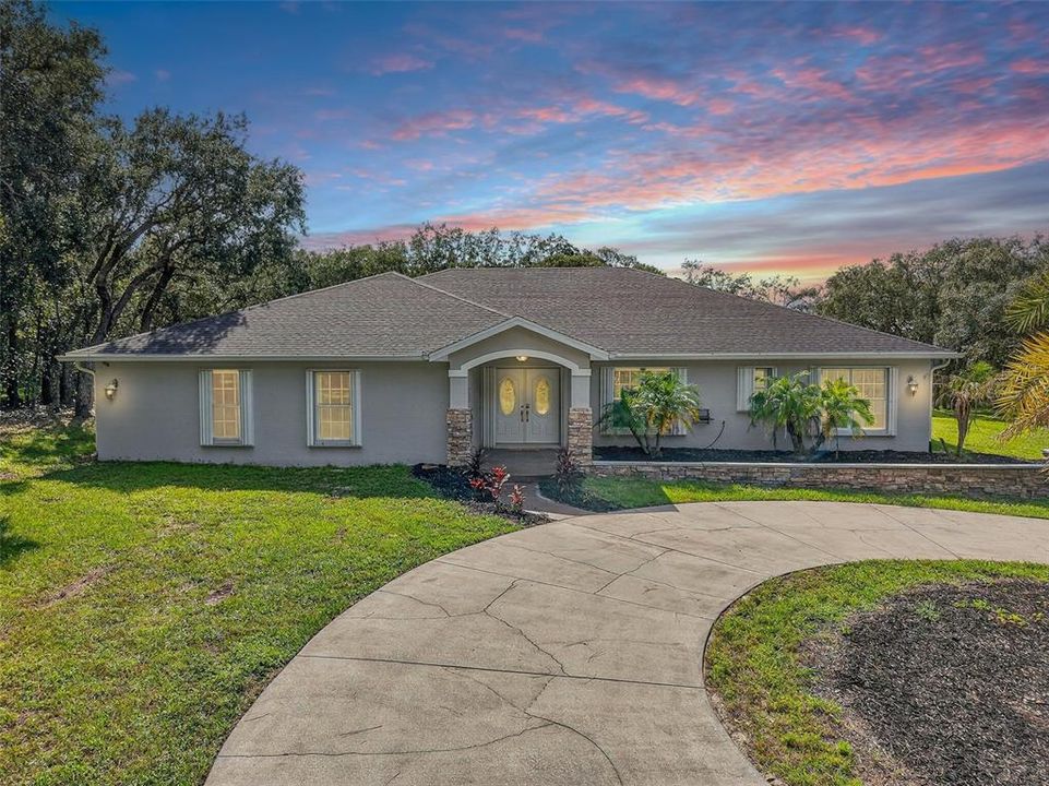 Vendido Recientemente: $849,000 (5 camas, 3 baños, 3084 Pies cuadrados)