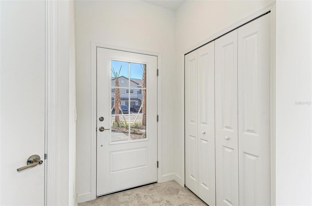 Activo con contrato: $329,000 (3 camas, 2 baños, 1925 Pies cuadrados)