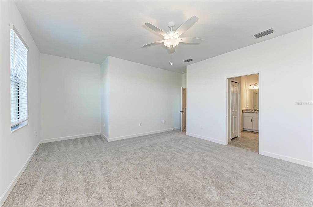 Activo con contrato: $329,000 (3 camas, 2 baños, 1925 Pies cuadrados)