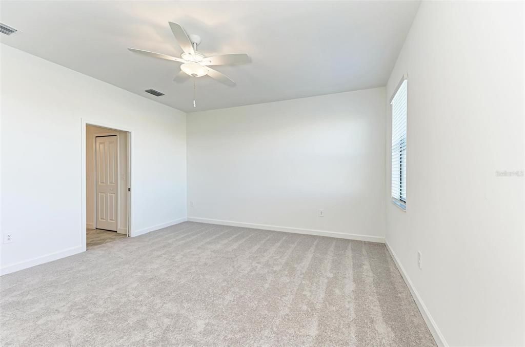 Activo con contrato: $329,000 (3 camas, 2 baños, 1925 Pies cuadrados)