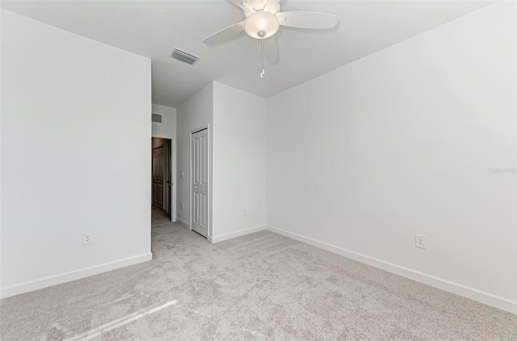 Activo con contrato: $329,000 (3 camas, 2 baños, 1925 Pies cuadrados)