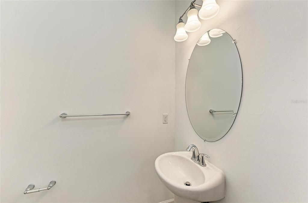 Activo con contrato: $329,000 (3 camas, 2 baños, 1925 Pies cuadrados)