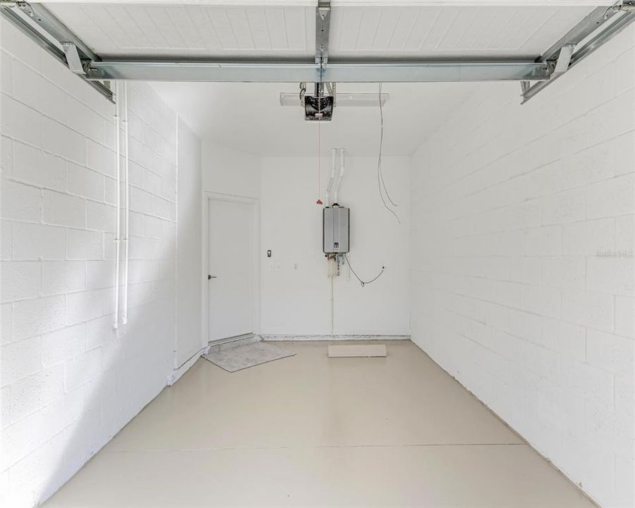 Activo con contrato: $329,000 (3 camas, 2 baños, 1925 Pies cuadrados)