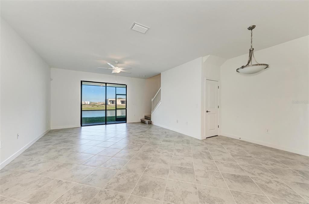 Activo con contrato: $329,000 (3 camas, 2 baños, 1925 Pies cuadrados)