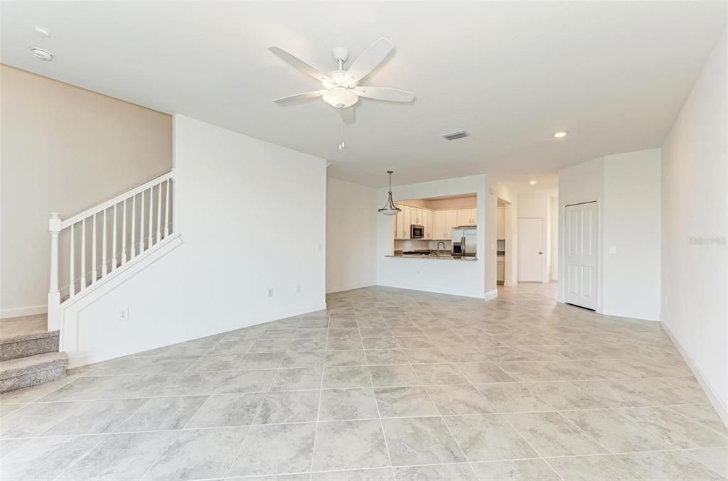 Activo con contrato: $329,000 (3 camas, 2 baños, 1925 Pies cuadrados)