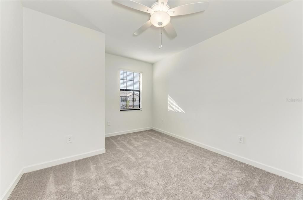 Activo con contrato: $329,000 (3 camas, 2 baños, 1925 Pies cuadrados)