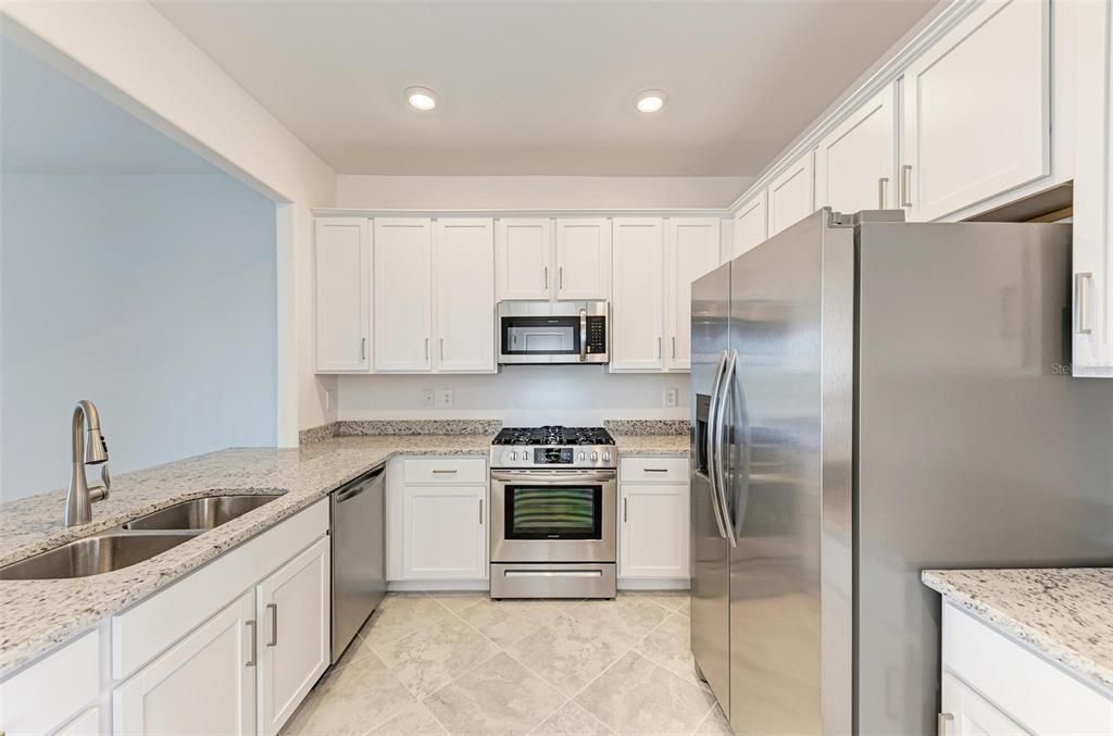 Activo con contrato: $329,000 (3 camas, 2 baños, 1925 Pies cuadrados)