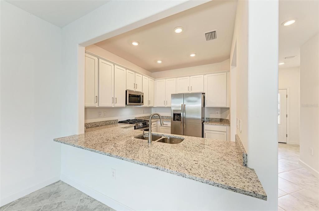 Activo con contrato: $329,000 (3 camas, 2 baños, 1925 Pies cuadrados)