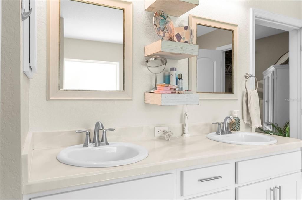 На продажу: $699,999 (5 спален, 3 ванн, 3000 Квадратных фут)