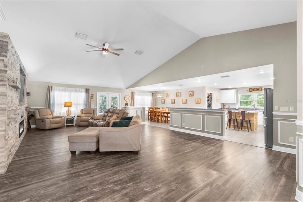 На продажу: $699,999 (5 спален, 3 ванн, 3000 Квадратных фут)