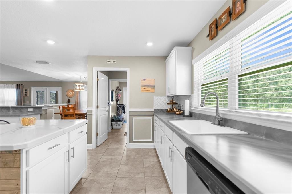 На продажу: $699,999 (5 спален, 3 ванн, 3000 Квадратных фут)