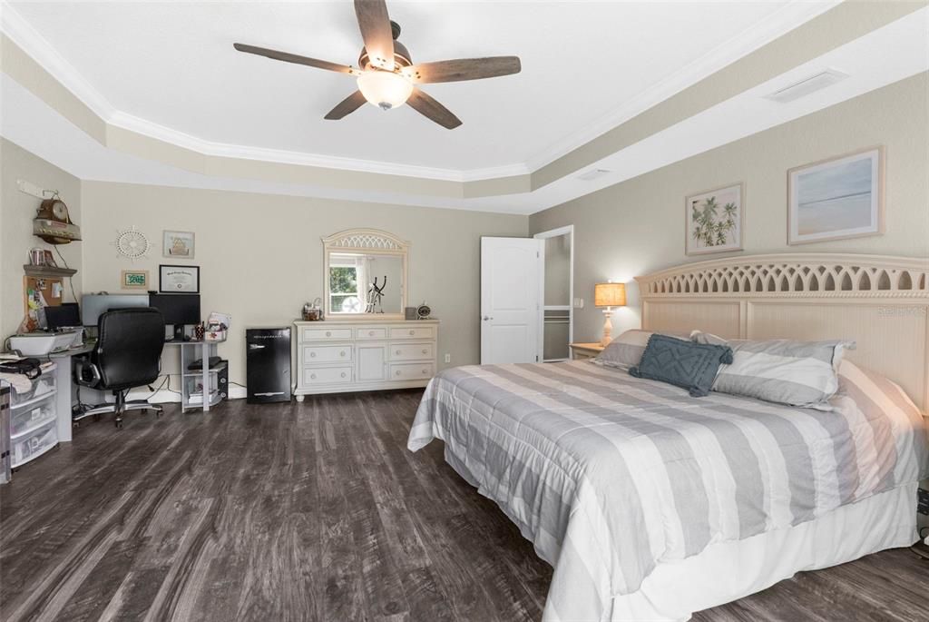 На продажу: $699,999 (5 спален, 3 ванн, 3000 Квадратных фут)