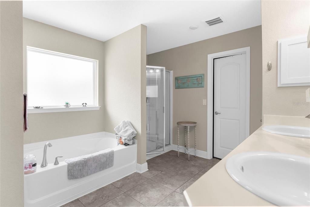 На продажу: $699,999 (5 спален, 3 ванн, 3000 Квадратных фут)