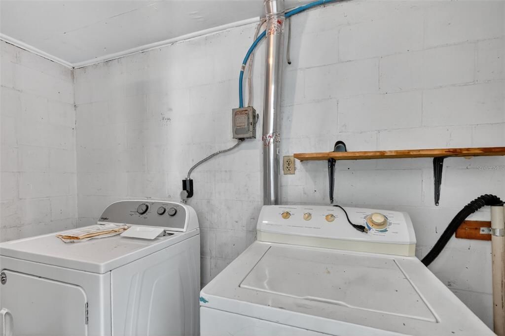 Active With Contract: $225,000 (3 beds, 1 baths, 920 Square Feet)