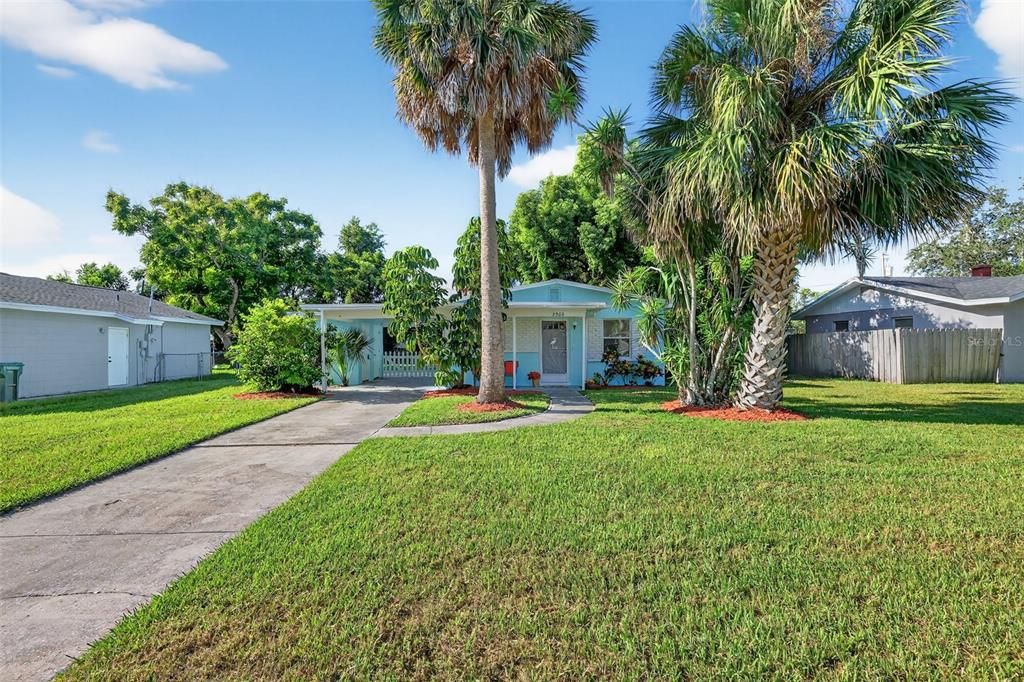 Active With Contract: $225,000 (3 beds, 1 baths, 920 Square Feet)