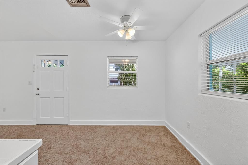 Active With Contract: $225,000 (3 beds, 1 baths, 920 Square Feet)