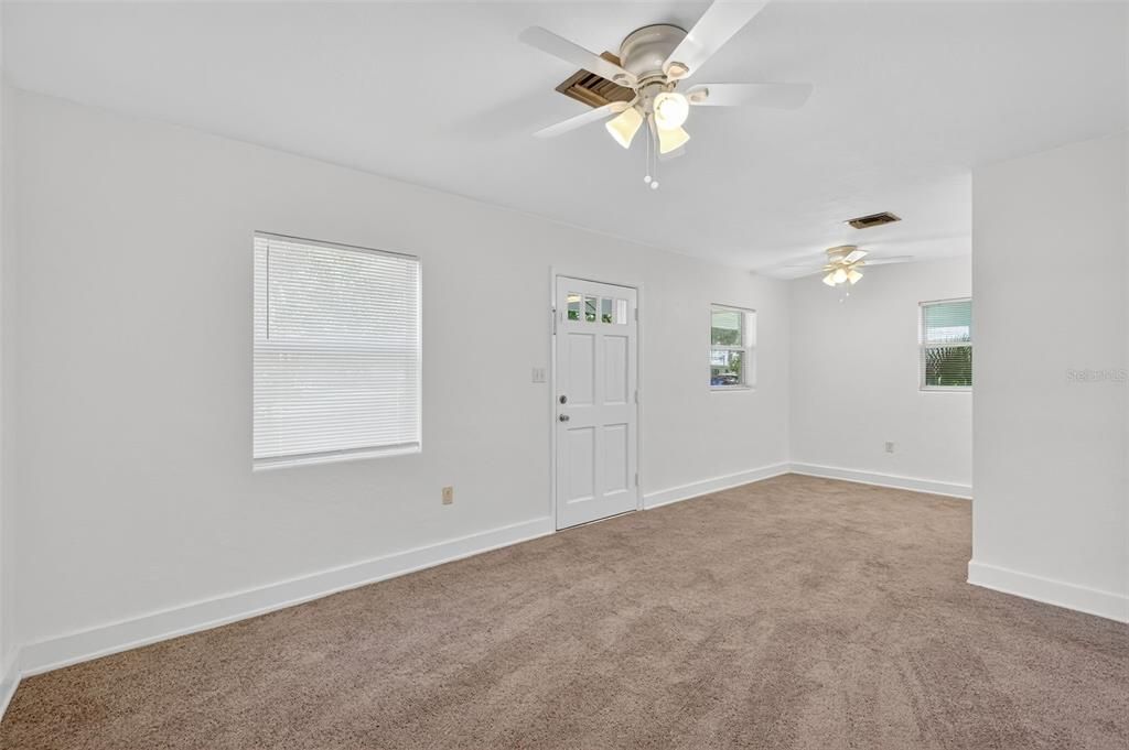 Active With Contract: $225,000 (3 beds, 1 baths, 920 Square Feet)