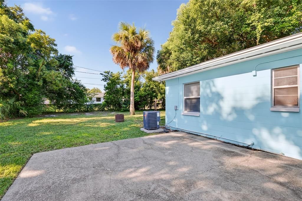 Active With Contract: $225,000 (3 beds, 1 baths, 920 Square Feet)