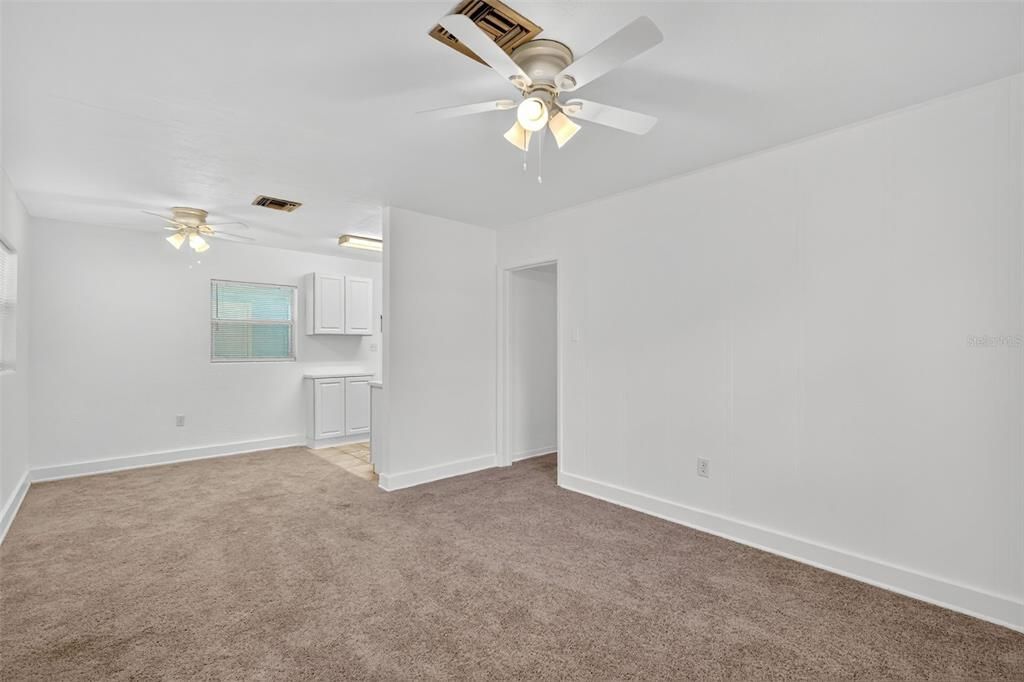 Active With Contract: $225,000 (3 beds, 1 baths, 920 Square Feet)