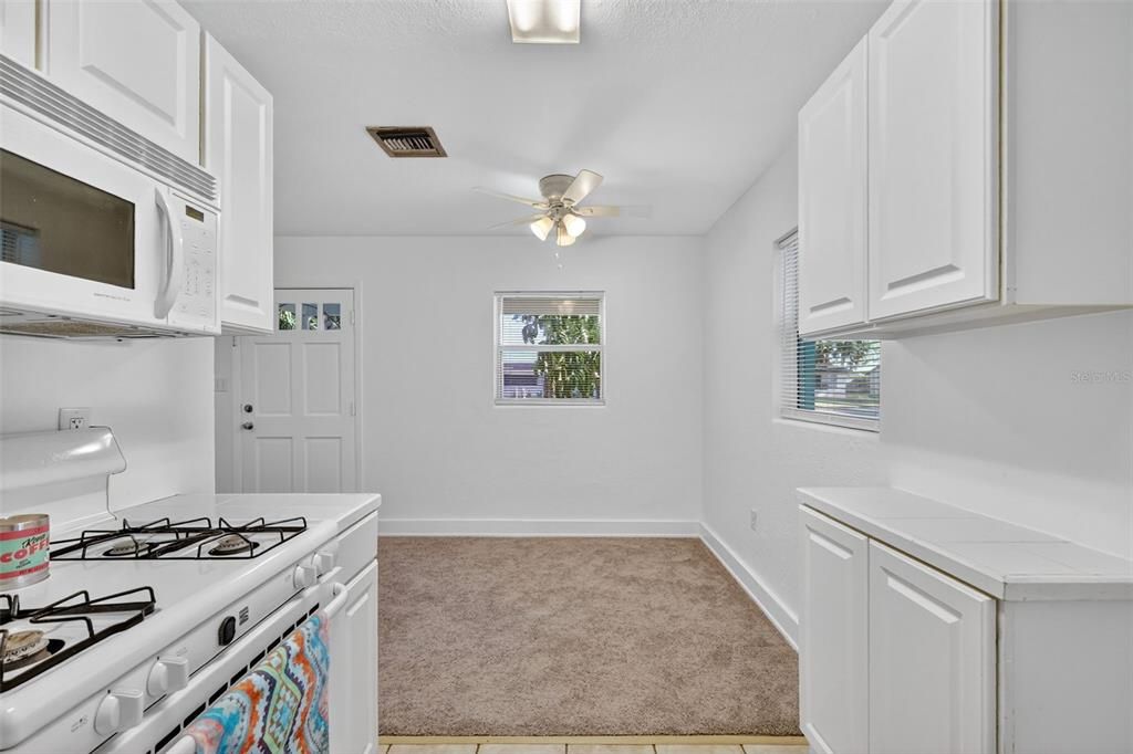 Active With Contract: $225,000 (3 beds, 1 baths, 920 Square Feet)