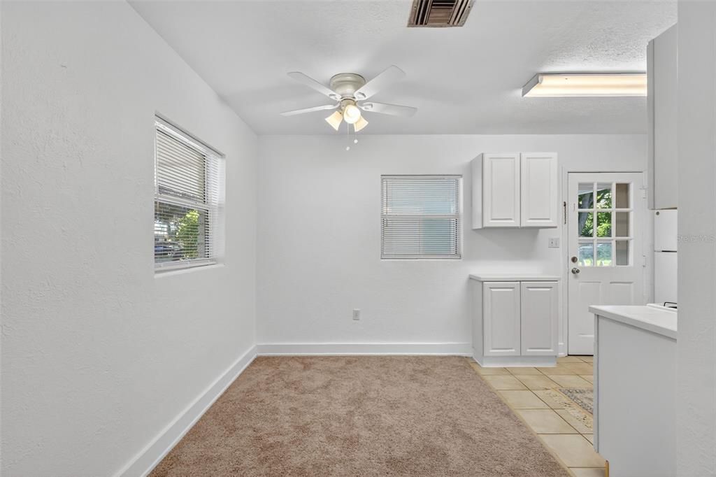 Active With Contract: $225,000 (3 beds, 1 baths, 920 Square Feet)