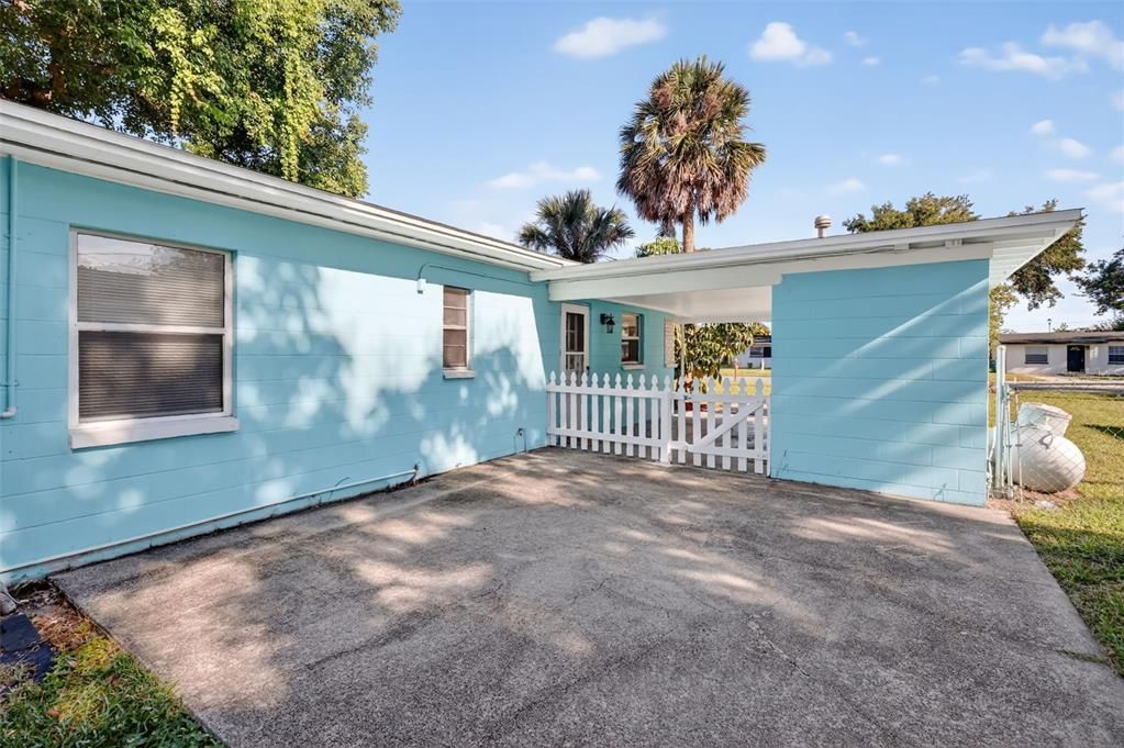 Active With Contract: $225,000 (3 beds, 1 baths, 920 Square Feet)