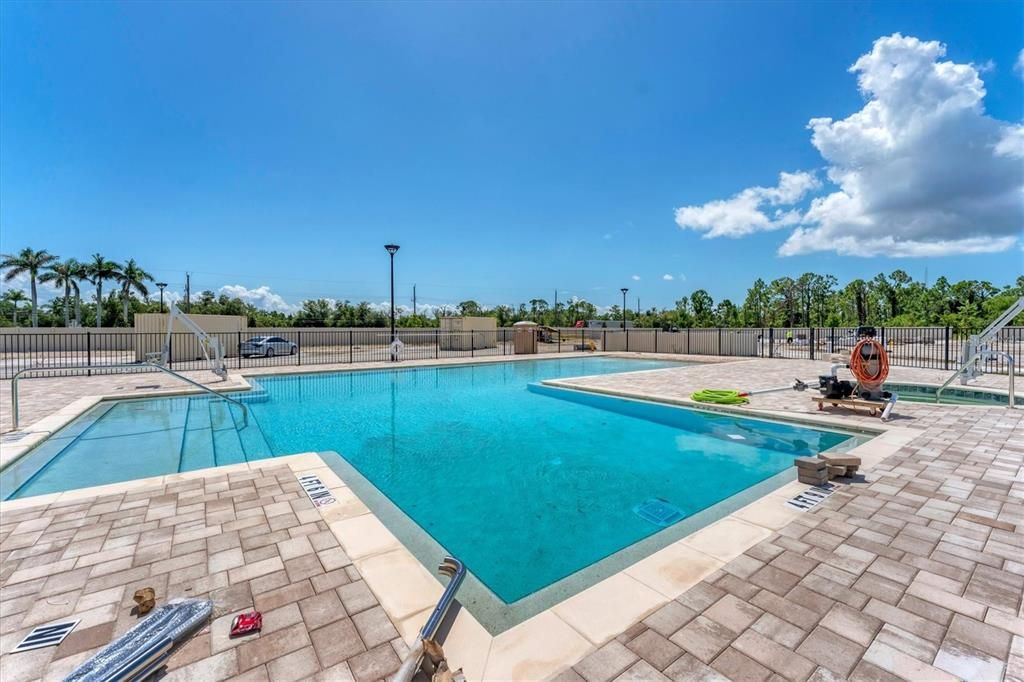 Под контрактом: $195,000 (0.06 acres)