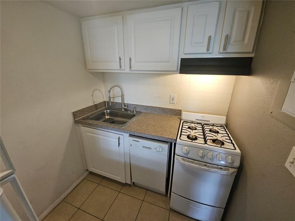 待售: $109,000 (1 贝兹, 1 浴室, 496 平方英尺)