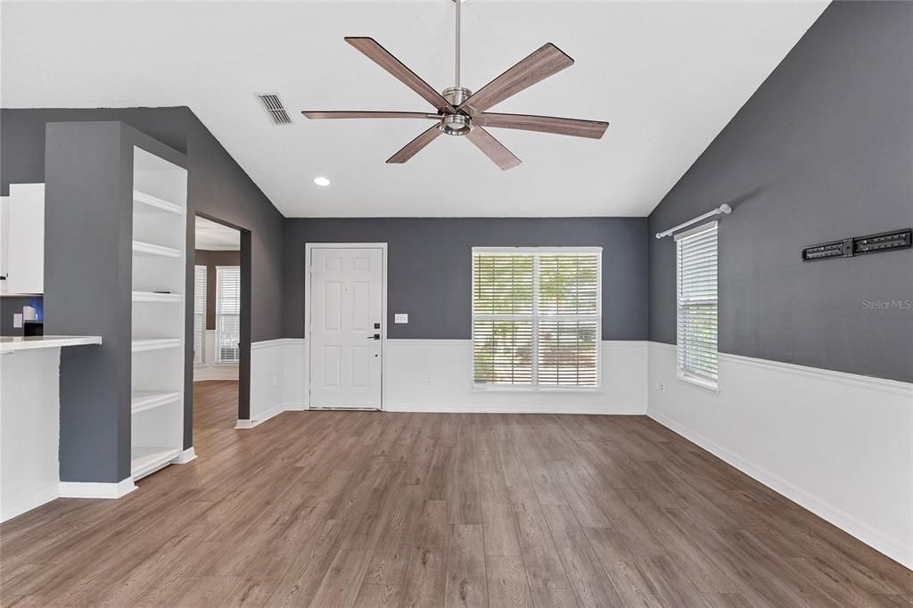 For Sale: $369,900 (3 beds, 2 baths, 1570 Square Feet)