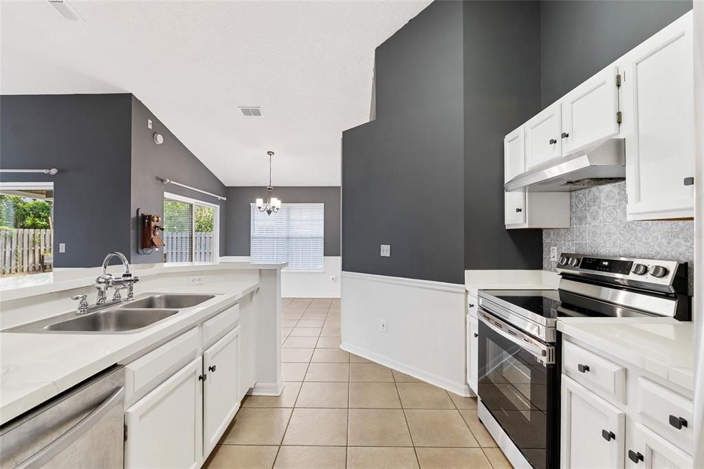 For Sale: $369,900 (3 beds, 2 baths, 1570 Square Feet)