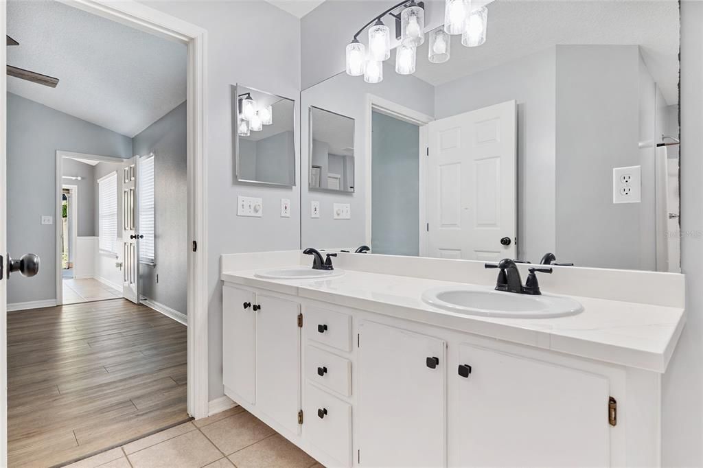 For Sale: $369,900 (3 beds, 2 baths, 1570 Square Feet)