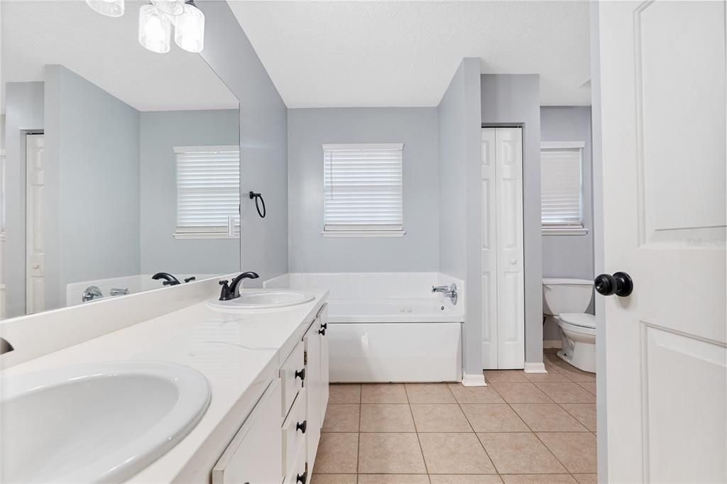 For Sale: $369,900 (3 beds, 2 baths, 1570 Square Feet)