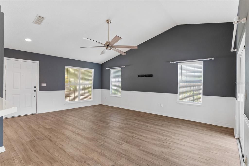 For Sale: $369,900 (3 beds, 2 baths, 1570 Square Feet)