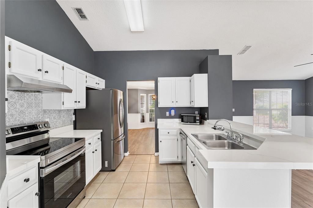 For Sale: $369,900 (3 beds, 2 baths, 1570 Square Feet)