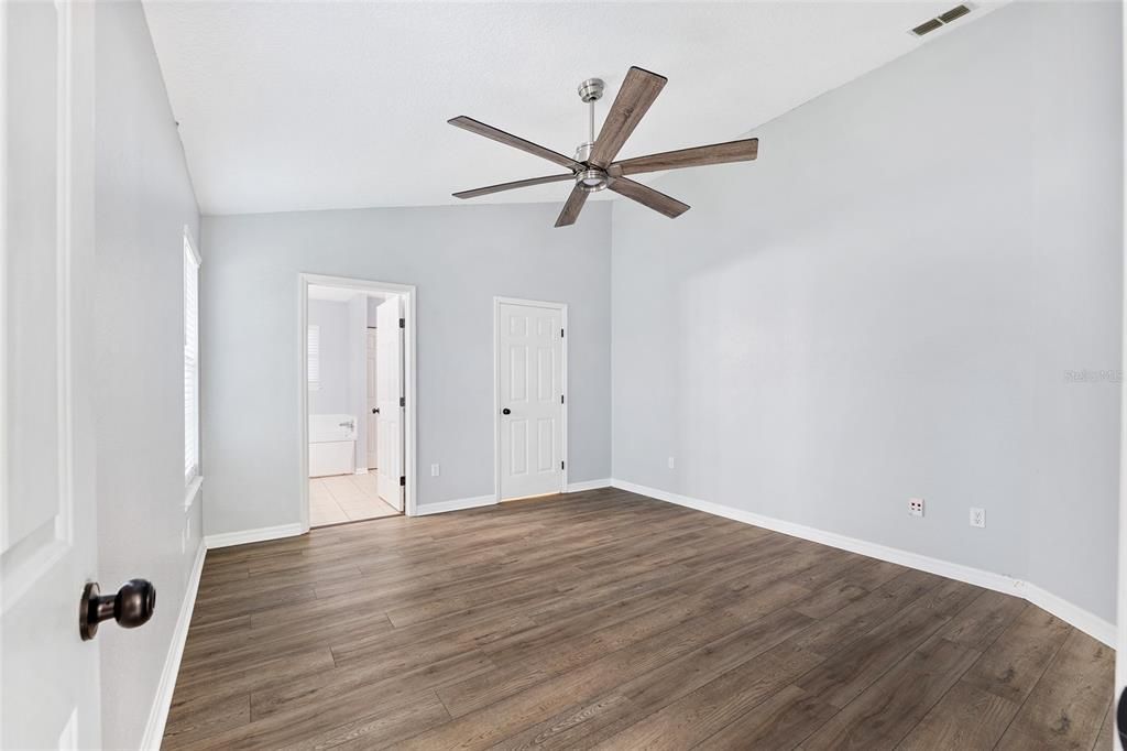 For Sale: $369,900 (3 beds, 2 baths, 1570 Square Feet)