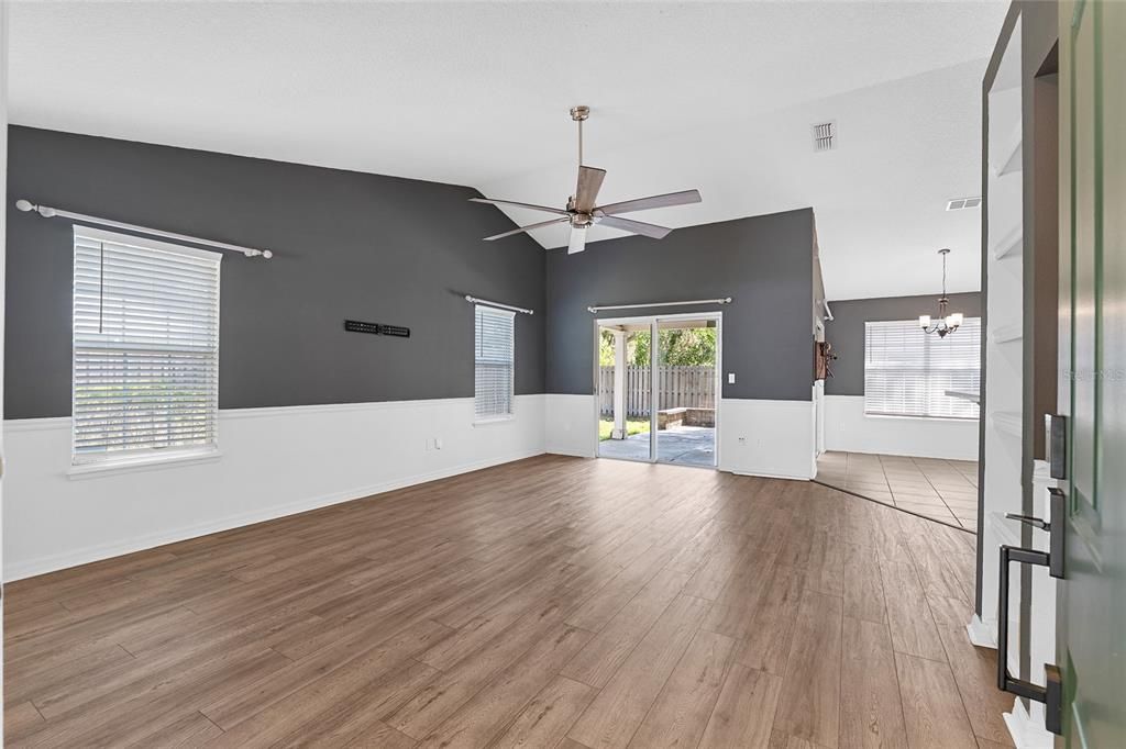 For Sale: $369,900 (3 beds, 2 baths, 1570 Square Feet)