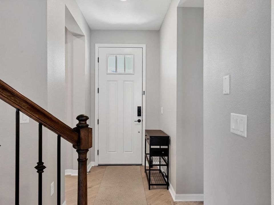 合同活跃: $569,000 (5 贝兹, 3 浴室, 2437 平方英尺)