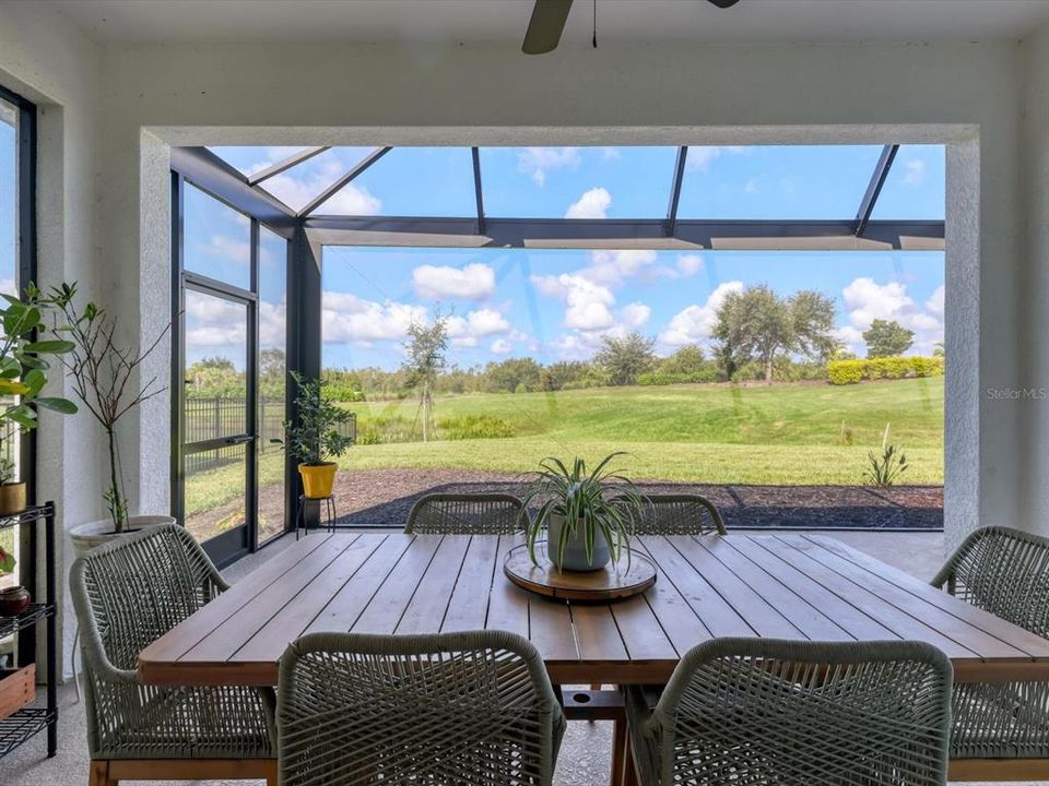 合同活跃: $569,000 (5 贝兹, 3 浴室, 2437 平方英尺)