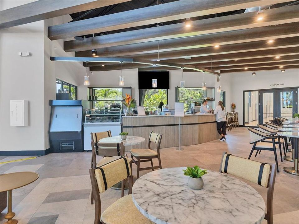 合同活跃: $569,000 (5 贝兹, 3 浴室, 2437 平方英尺)