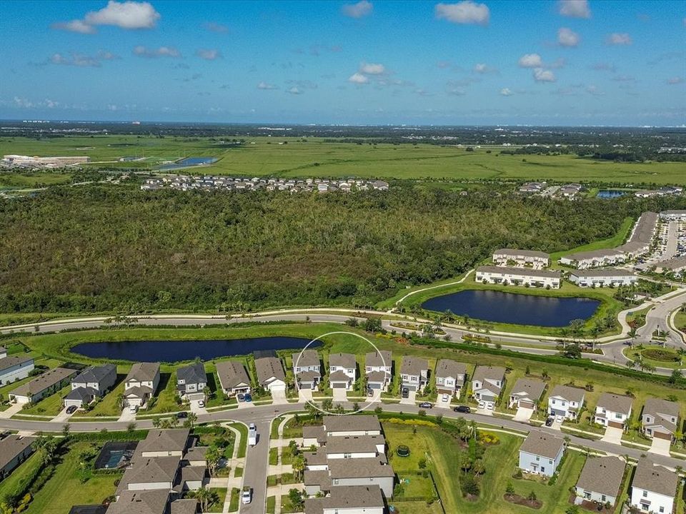 合同活跃: $569,000 (5 贝兹, 3 浴室, 2437 平方英尺)