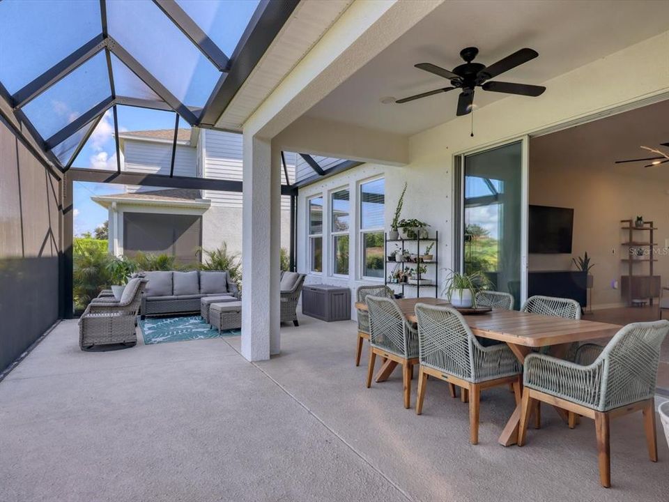 合同活跃: $569,000 (5 贝兹, 3 浴室, 2437 平方英尺)