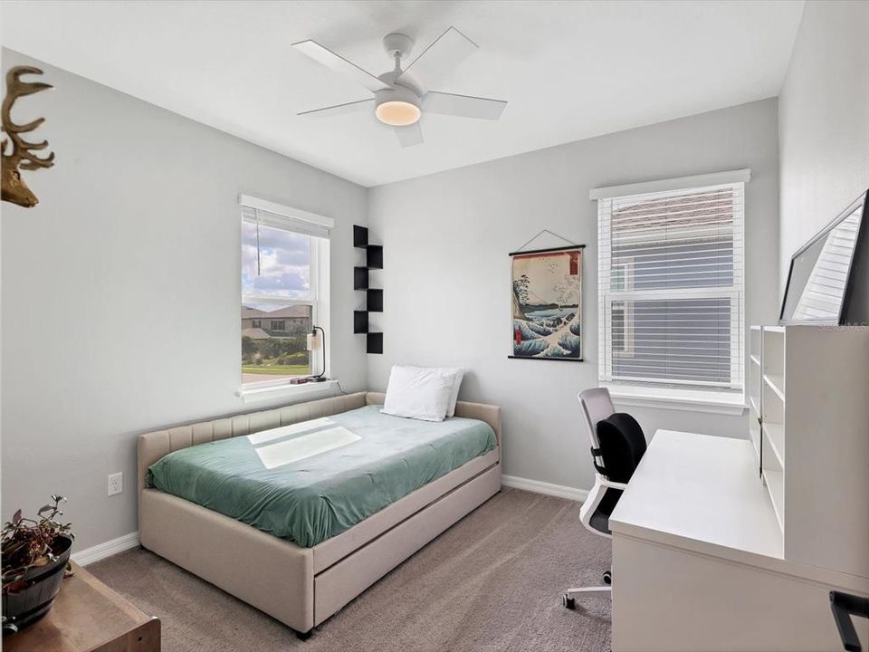 合同活跃: $569,000 (5 贝兹, 3 浴室, 2437 平方英尺)