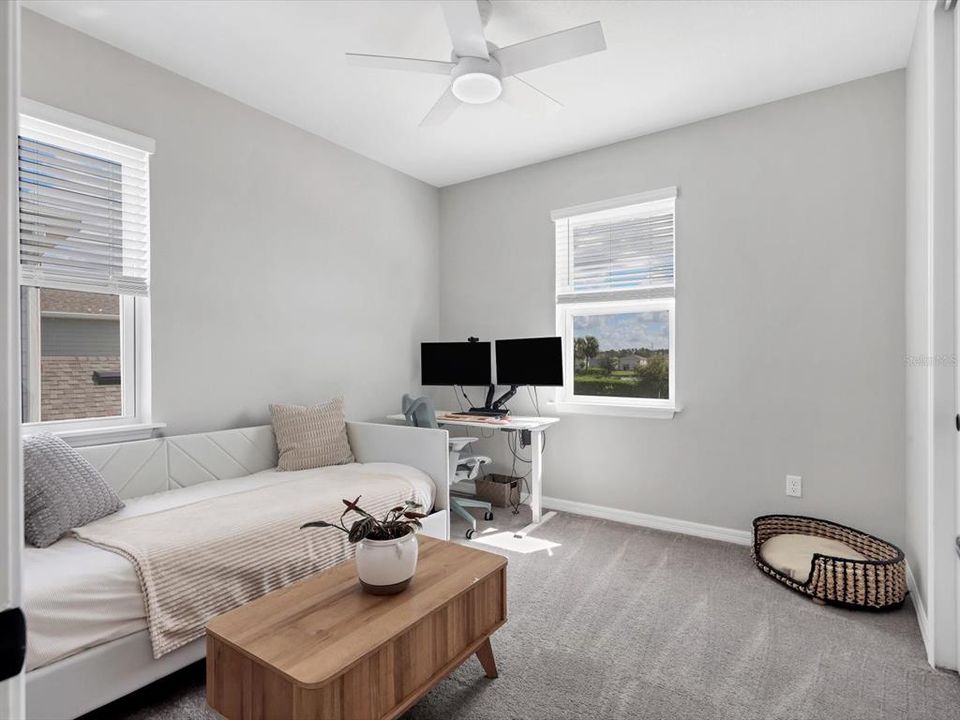 合同活跃: $569,000 (5 贝兹, 3 浴室, 2437 平方英尺)