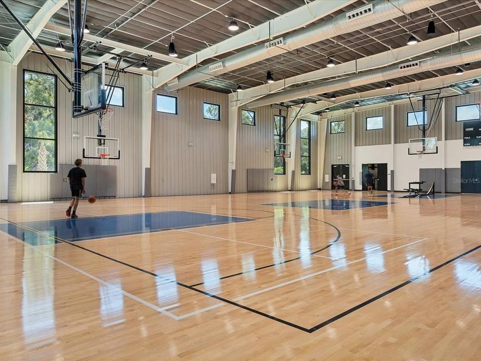 合同活跃: $569,000 (5 贝兹, 3 浴室, 2437 平方英尺)