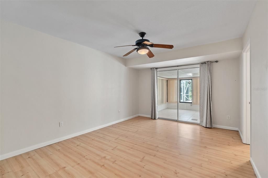 For Sale: $319,500 (3 beds, 2 baths, 1677 Square Feet)