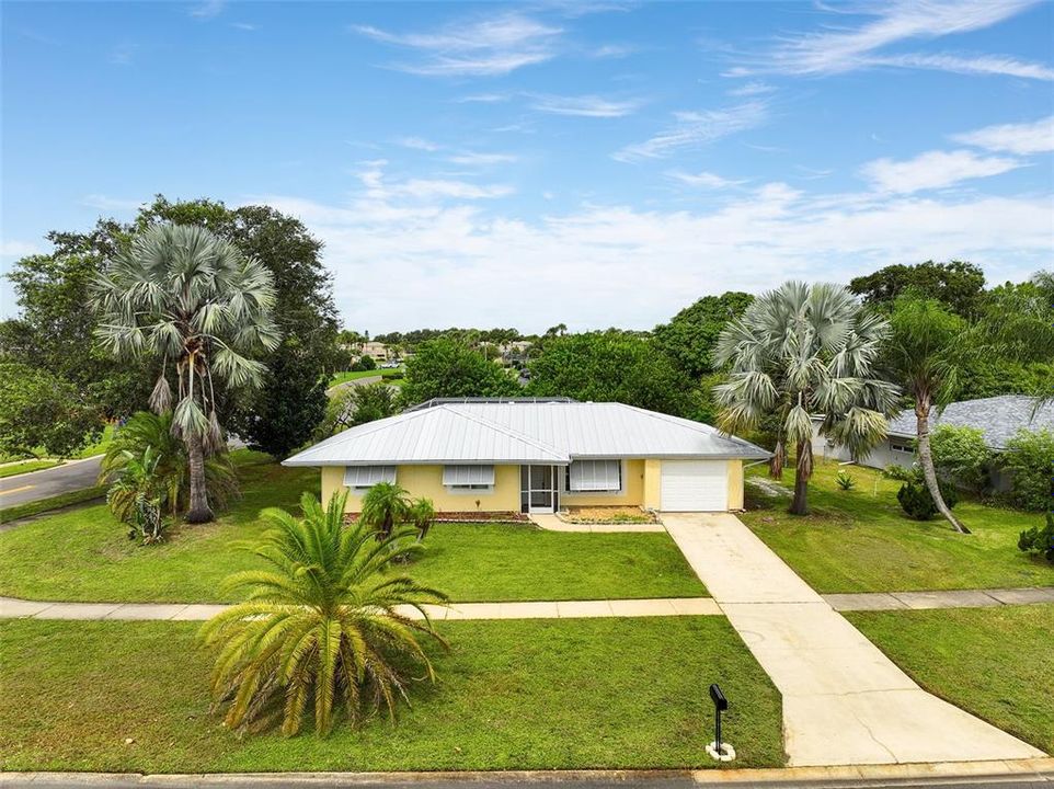 For Sale: $319,500 (3 beds, 2 baths, 1677 Square Feet)