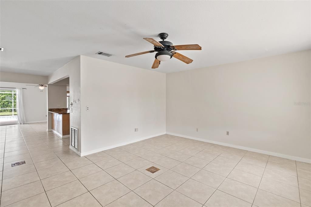 For Sale: $319,500 (3 beds, 2 baths, 1677 Square Feet)