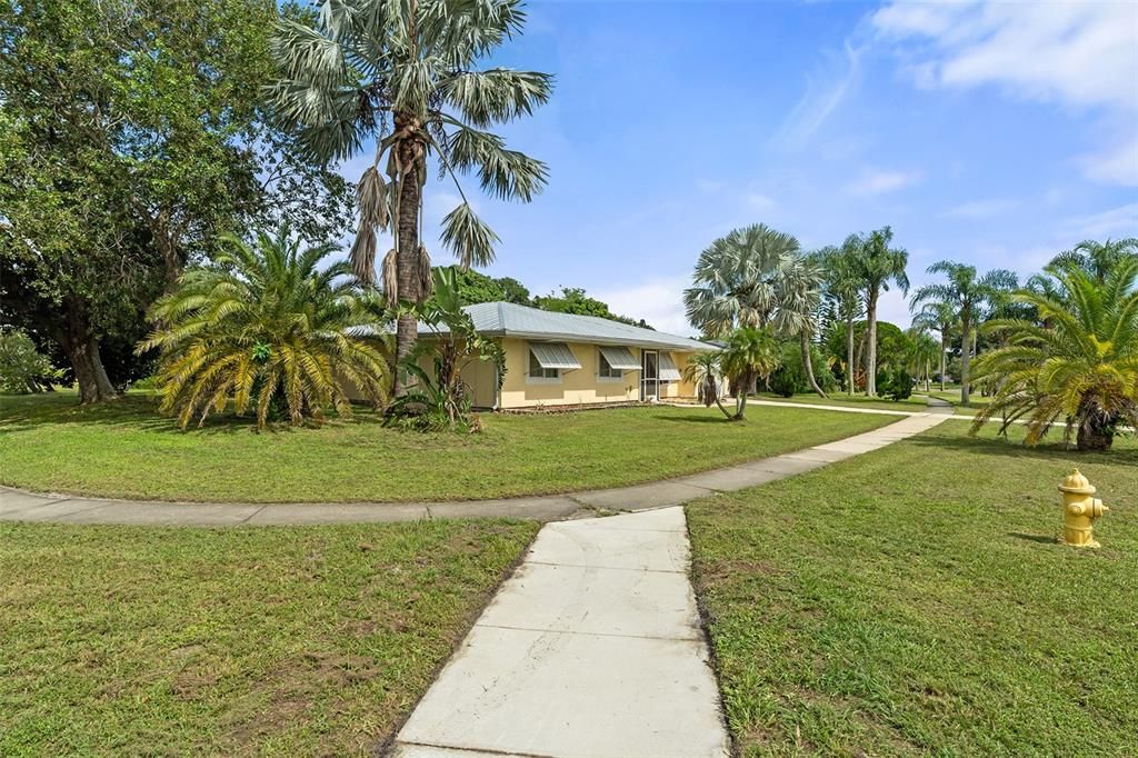 For Sale: $319,500 (3 beds, 2 baths, 1677 Square Feet)